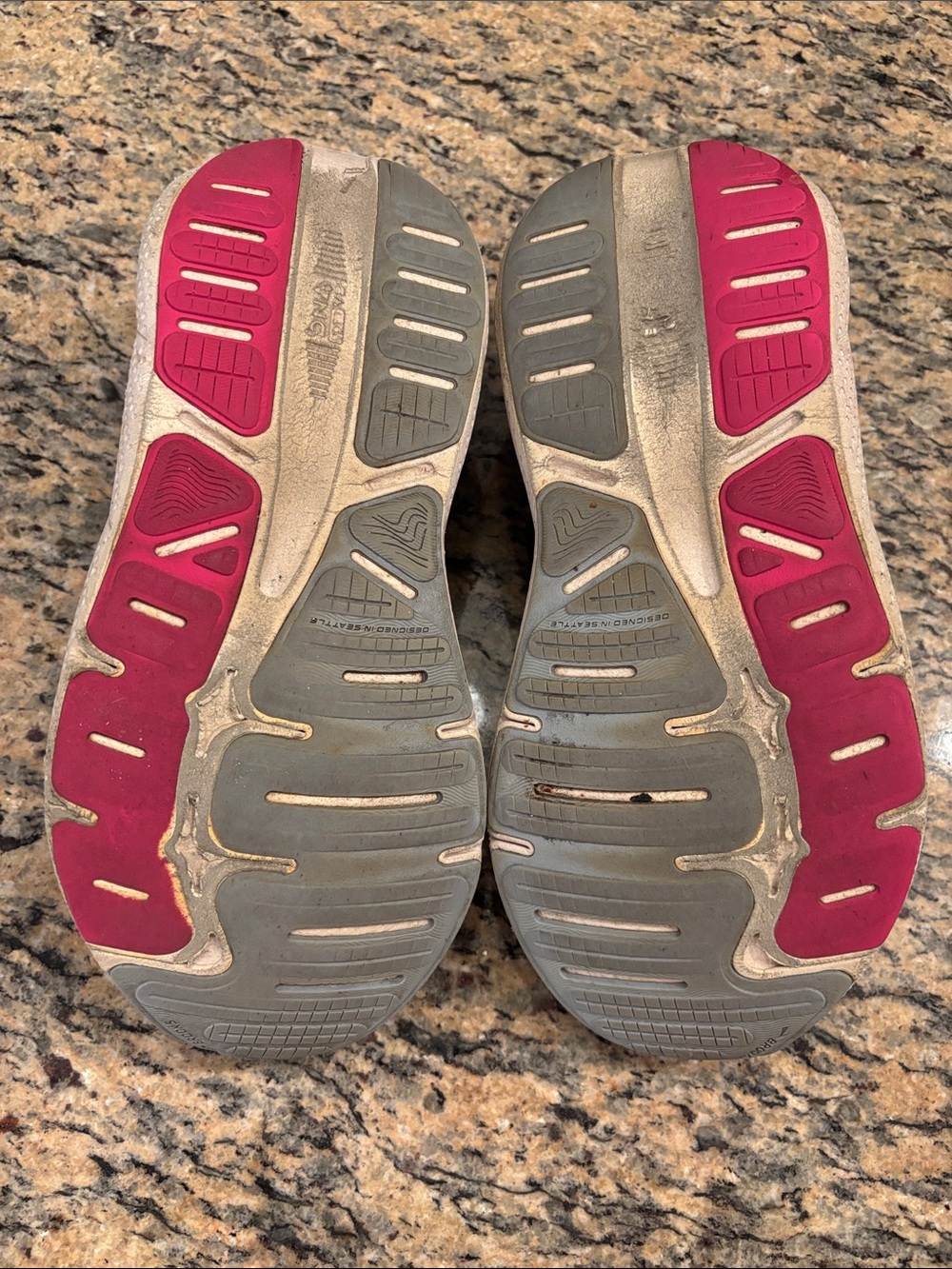 Brooks Ghost Max Black Pink Running Shoes Sneakers Size 7.5 - Picture 11 of 11